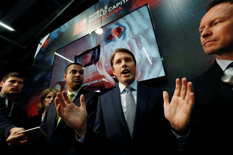 Robert L. Strayer, embaixador do Departamento de Estado dos EUA para comunicações internacionais e cibernéticas, fala com jornalistas no Mobile World Congress, em Barcelona
26/02/2019
REUTERS/Rafael Marchante