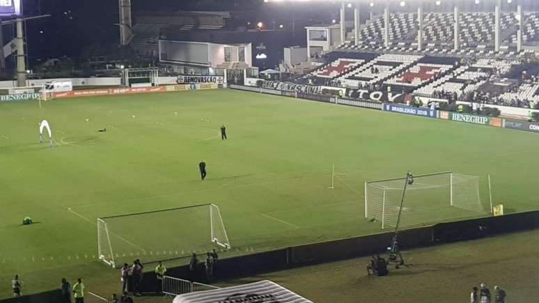 Vasco tentará manter a invencibilidade na partida contra a equipe de Saquarema (Foto: David Nascimento)