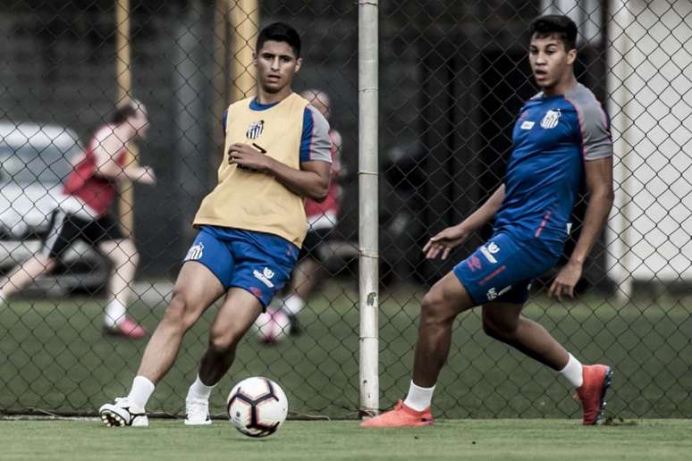 Fora dos planos de Sampaoli, Daniel Guedes segue treinando no CT Rei Pelé (Ivan Storti/Santos FC)