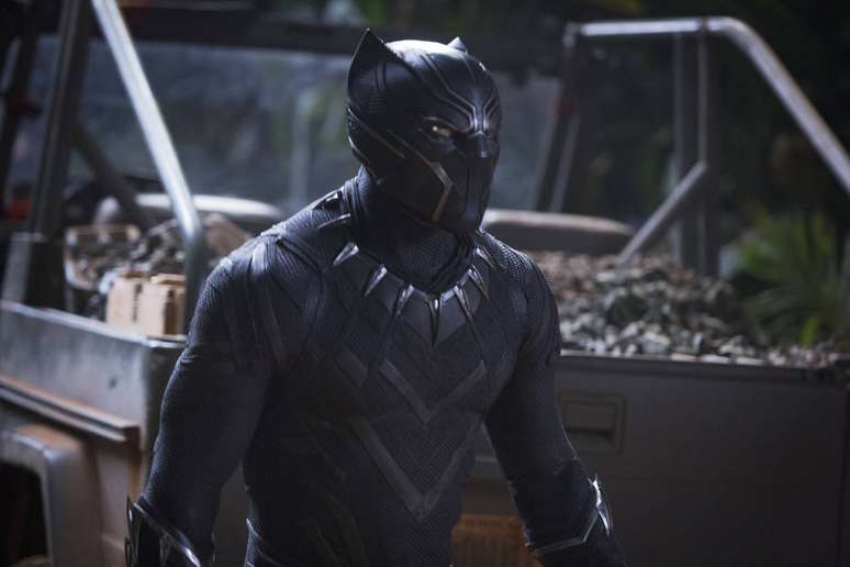Vibranium é usado na roupa de Pantera Negra e em toda Wakanda.