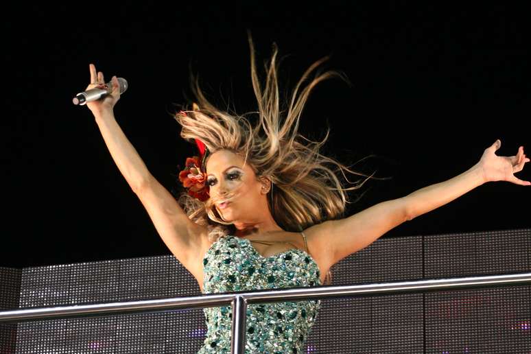 Cláudia Leitte durante show no Circuito Dodô (Barra-Ondina) do Carnaval de Salvador 2009, no primeiro dia de folia na capital baiana