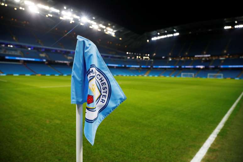 Bandeira do Manchester City no Ettihad Stadium antes de partida contra o Liverpool
03/01/2019 REUTERS/Phil Noble