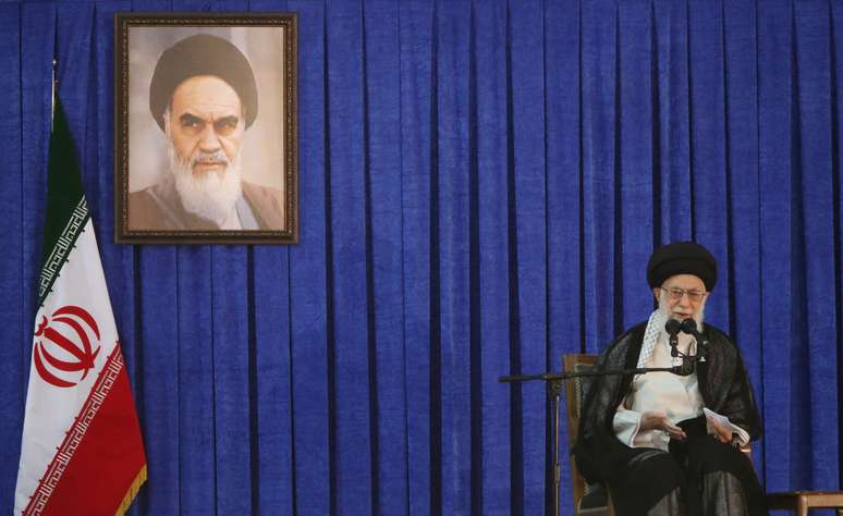 L&iacute;der supremo do Ir&atilde;, aiatol&aacute; Ali Khamenei, discursa durante evento em Teer&atilde;
04/06/2017 TIMA via REUTERS 