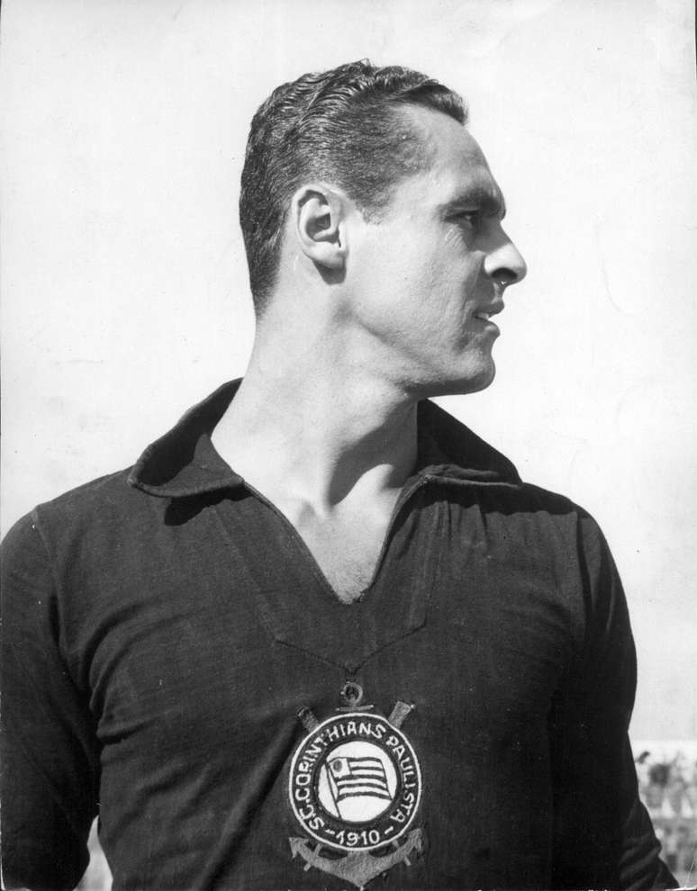 O goleiro Gilmar dos Santos Neves durante partida do Corinthians pelo Campeonato Paulista, em 1960
