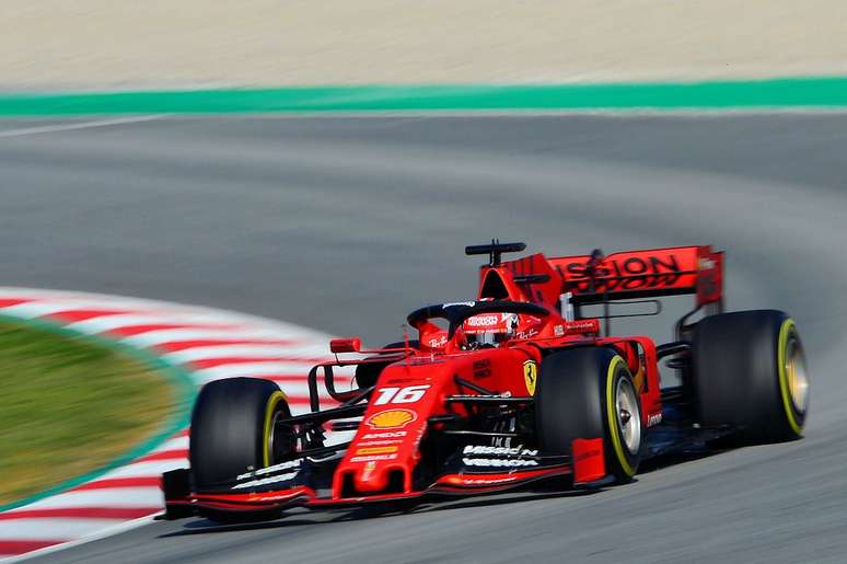 Ferrari e Haas com problemas de exaustão nesta quinta-feira em Barcelona