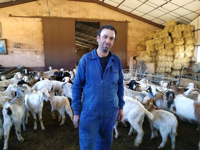 Antonio Cerrada administra fazenda com o irm&atilde;o em vilarejo na Espanha e recorreu &agrave; Caravana para encontrar companheira