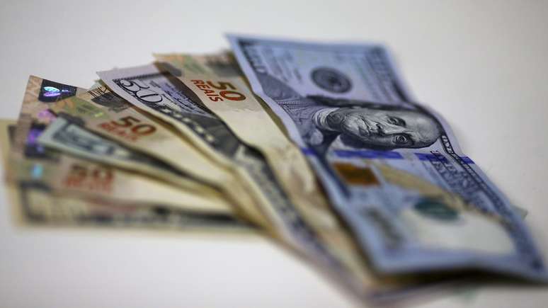 C&eacute;dulas de real e d&oacute;lar; o humor da economia externa afeta de forma importante o ambiente dom&eacute;stico