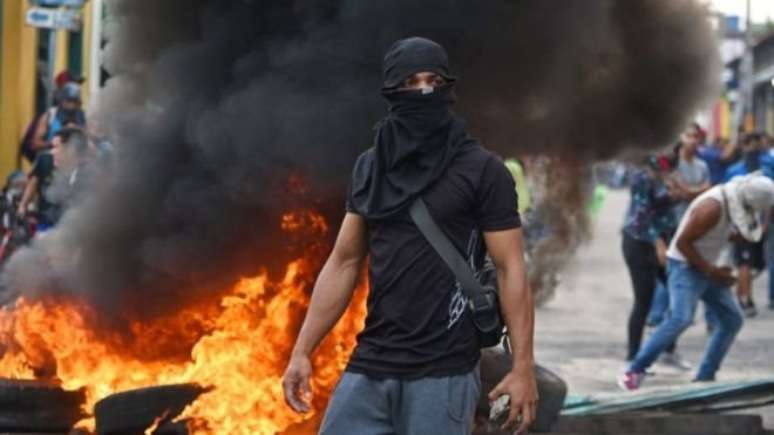 A Guarda Nacional Bolivariana bloqueou a passagem em Ureña (Estado de Táchira), na fronteira da Venezuela com a Colômbia. Houve protestos violentos.