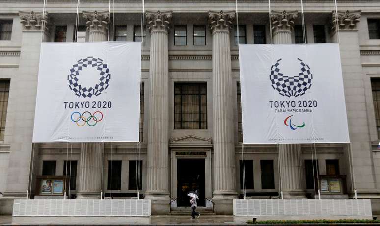 Logos dos Jogos Olímpicos e Paralímpicos Tóquio-2020 em prédio de Tóquio
20/09/2016 REUTERS/Toru Hanai 