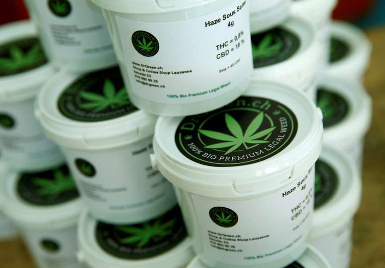 Embalagens com maconha em Lausanne, Su&iacute;&ccedil;a
17/03/2017
REUTERS/Denis Balibouse