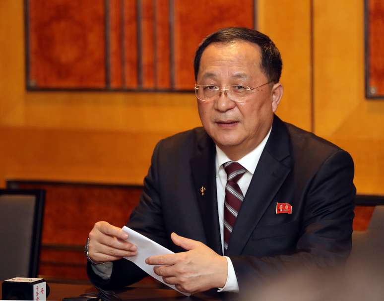 Chanceler norte-coreano, Ri Yong Ho, dá entrevista coletiva após cúpula em Hanói
28/02/2019
Yonhap via REUTERS