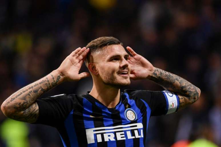 Atacante fica na Inter, pelo menos até o final da temporada (Foto: Marco BERTORELLO / AFP)
