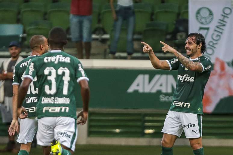 Ricardo Goulart, do Palmeiras, comemora após marcar gol durante partida contra o Ituano, válida pela nona rodada do Campeonato Paulista, no estádio Allianz Parque, na zona oeste de São Paulo, nesta quarta-feira, 27.