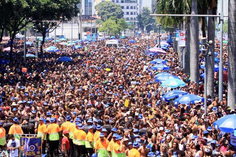 Carnaval 2019. Movimentação de foliões durante o Bloco da Preta, no Centro do Rio de Janeiro