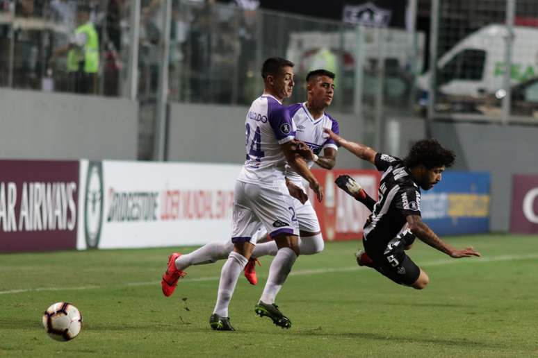 Luan, do Atlético Mineiro, em partida contra o Defensor, do Uruguai, válida pela terceira fase preliminar da Copa Libertadores 2019, no Estádio Independência, em Belo Horizonte, na noite desta quarta-feira (27).