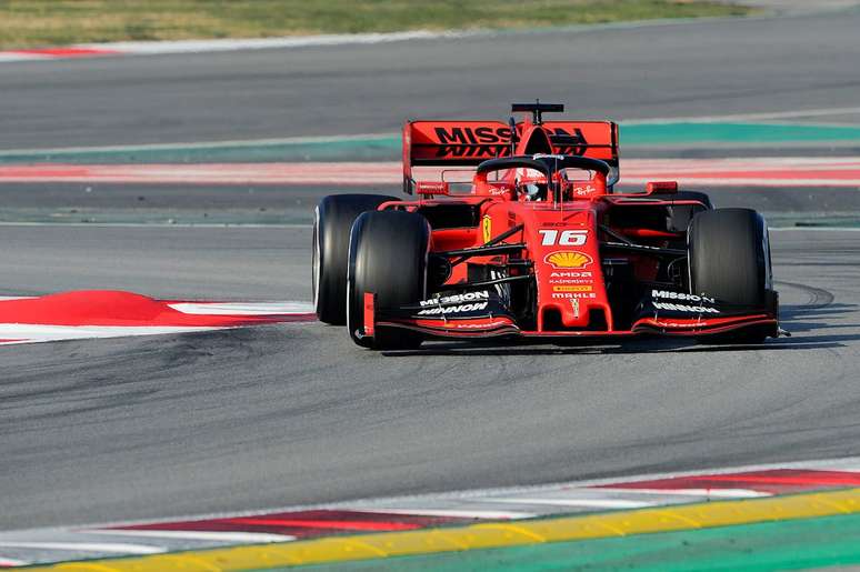 Leclerc considera lógico que Ferrari priorize Vettel