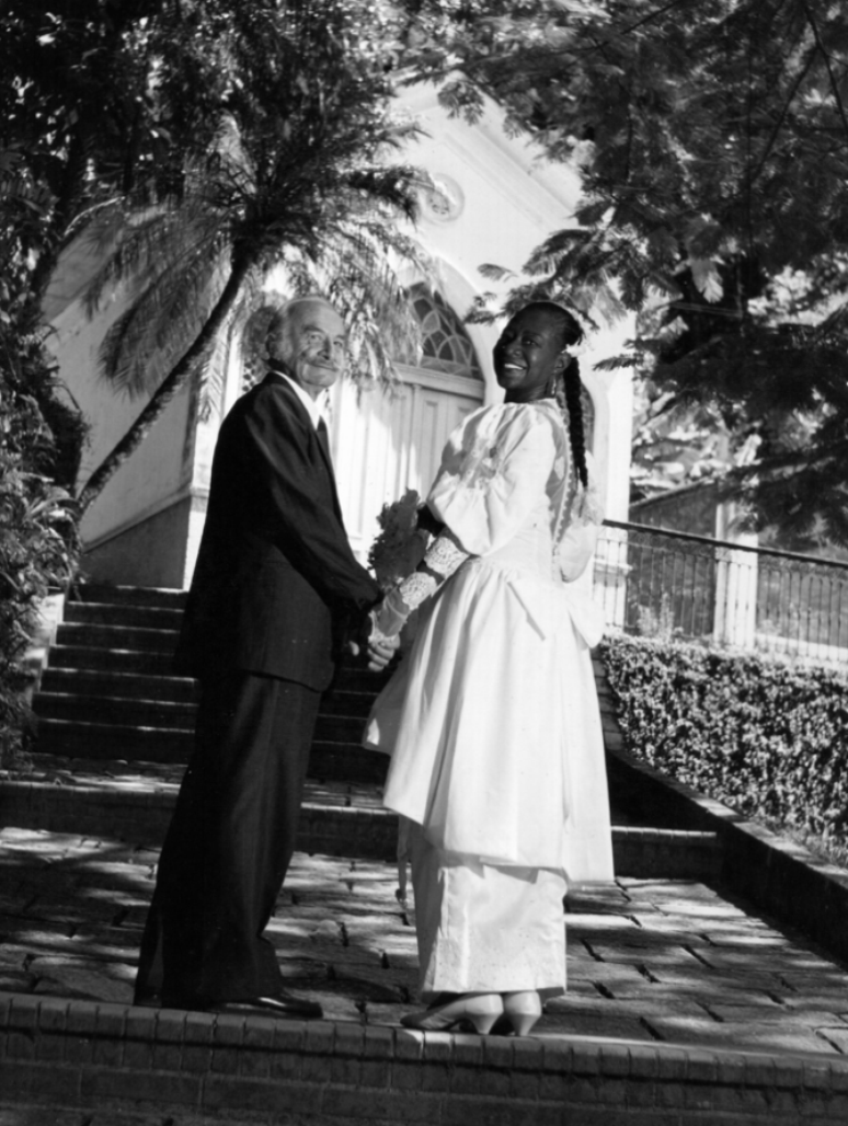 Maria se casou com Charles Roy, que conheceu na &eacute;poca em que morava na Su&iacute;&ccedil;a; o casal viveu no Brasil at&eacute; a morte dele