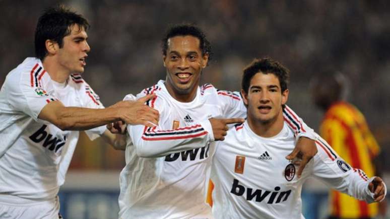 Kaká, Ronaldinho e Pato foram convocados para a Seleção enquanto vestiam a camisa do Milan (Foto: AFP)