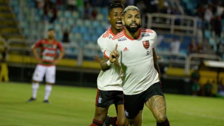 Bruno Henrique e Gabigol celebram um dos gols marcados contra a Portuguesa (Foto: Alexandre Vidal/Flamengo)