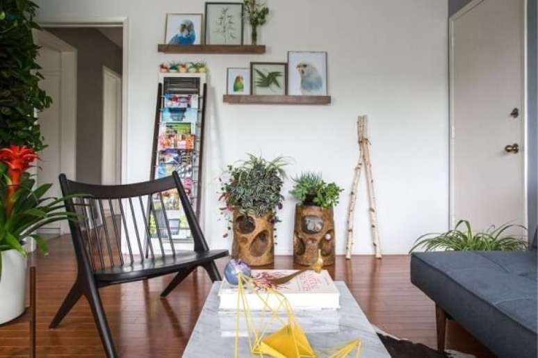 52- As plantas para sala em apartamento pequeno combinam com todos os estilos de decoração. Fonte Bangalô da Tati
