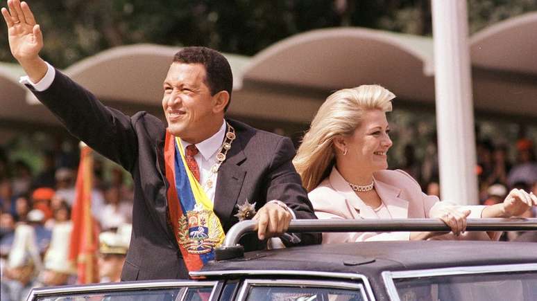 Hugo Ch&aacute;vez venceu as elei&ccedil;&otilde;es presidenciais em 1998 depois de uma longa crise econ&ocirc;mica na Venezuela