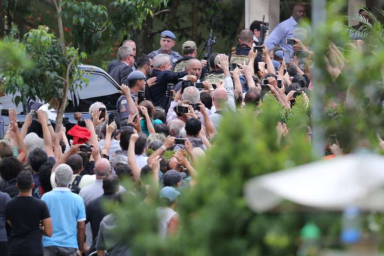 Lula chega ao funeral de seu neto