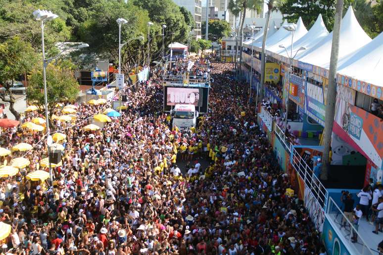 Os foliões devem ficar atentos ao usar cartões de crédito ou débito durante o carnaval em eventos com aglomerações de pessoas