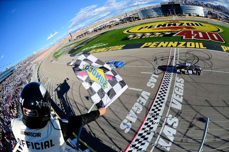 Depois de vencer na Truck Series, Busch fatura a Xfinity e pode repetir feito histórico