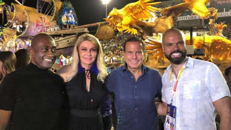 Ismael Ivo, Bia Doria, João Doria e Bruno Covas no sambódromo do Anhembi neste sábado