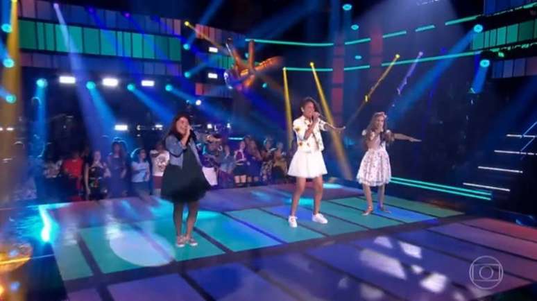 Participantes do&nbsp;'The Voice Kids' cantam e dan&ccedil;am 'Ragatanga', do Rouge.