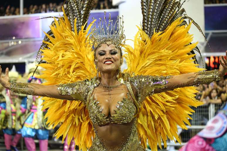 Ellen Roche, rainha de bateria da Rosas de Ouro