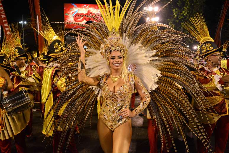 Lexa fez bonito na segunda noite de desfiles do Grupo A do Rio, pela Unidos de Bangu