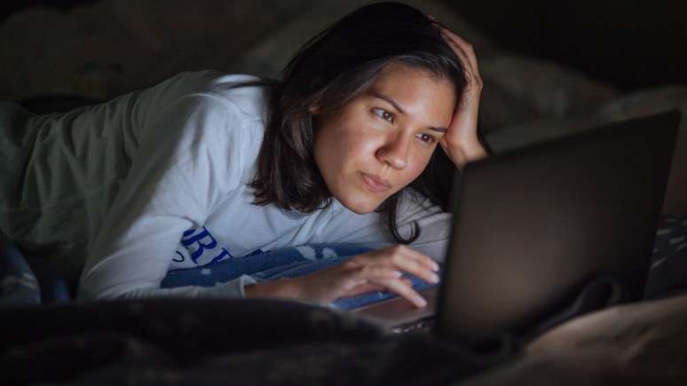 DORMIR MAIS NO FINAL DE SEMANA RECUPERA AS NOITES PERDIDAS?