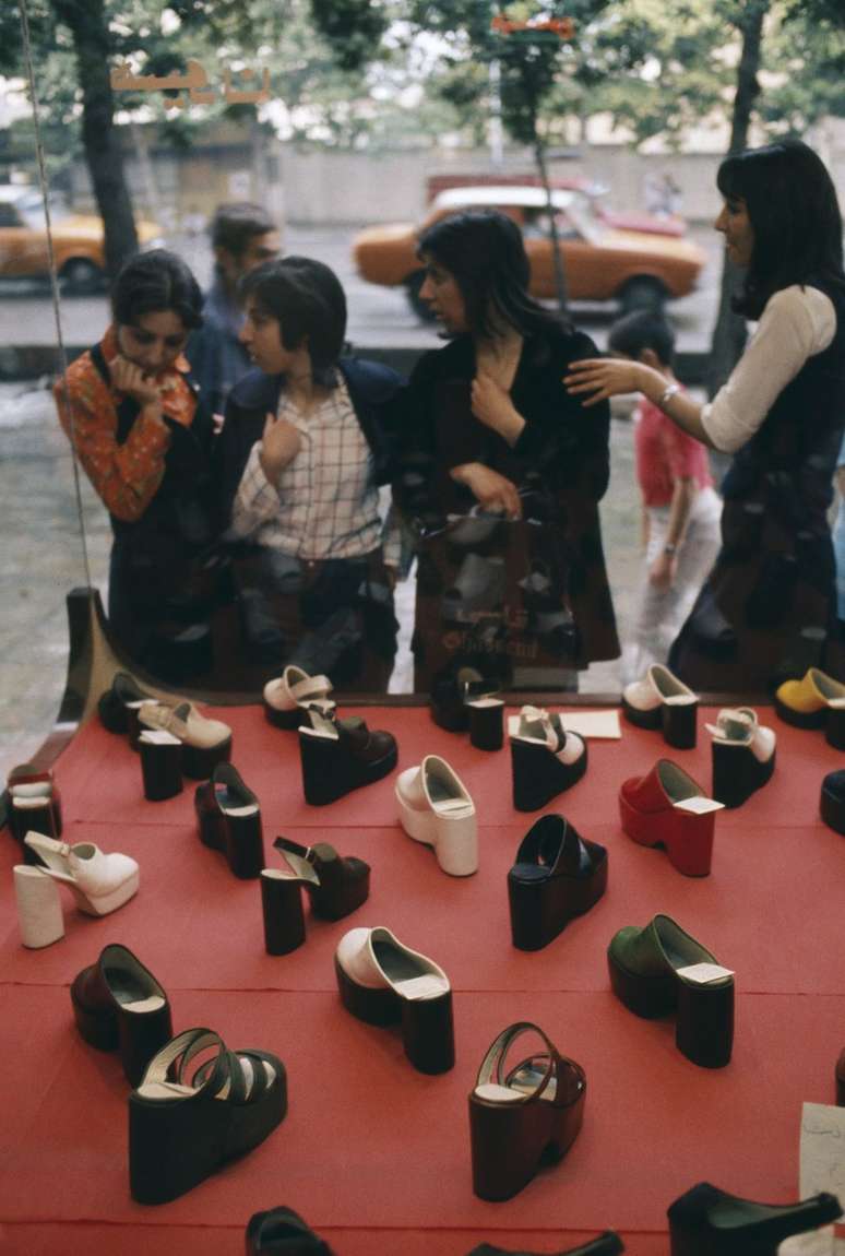 Loja de sapatos femininos em Teer&atilde; em 1976