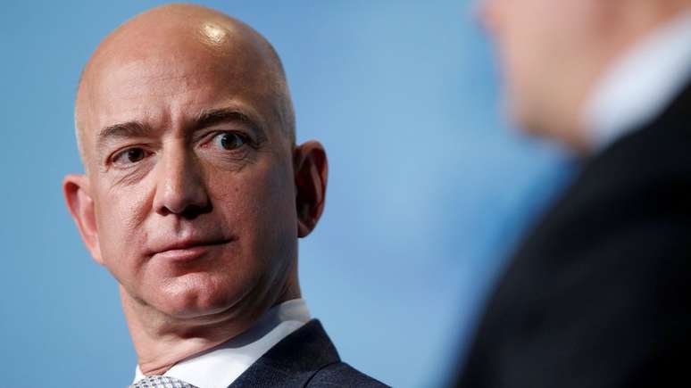Jeff Bezos ainda &eacute; o n&uacute;mero um e est&aacute; cada vez mais rico