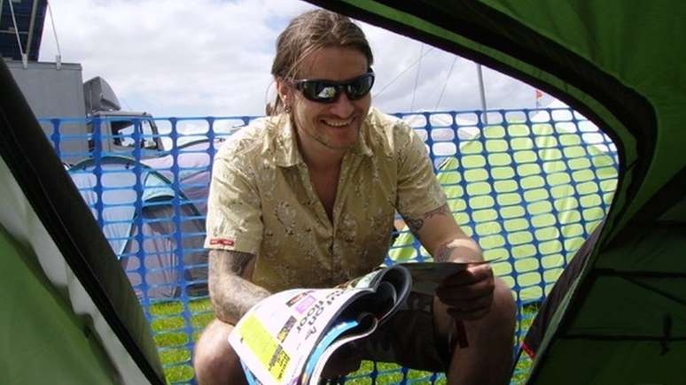 Mark Kennedy no Festival Glastonbury enquanto estava infiltrado