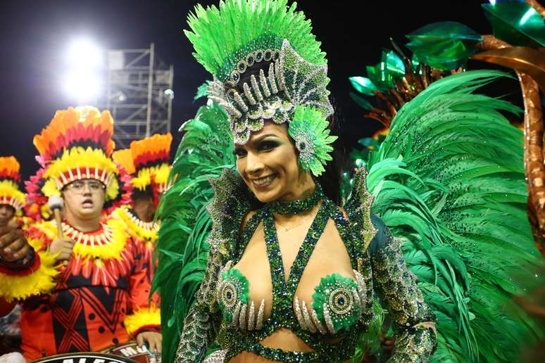 Rainha de bateria, Aline Oliveira durante desfile da escola de samba Mocidade Alegre, válida pelo Grupo Especial do do Carnaval SP 2019, no Sambódromo do Anhembi em São Paulo (SP), neste domingo (03).