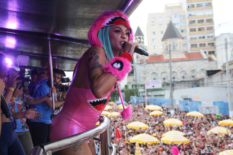 Pabllo Vittar divertiu foliões em bloco animado em São Paulo