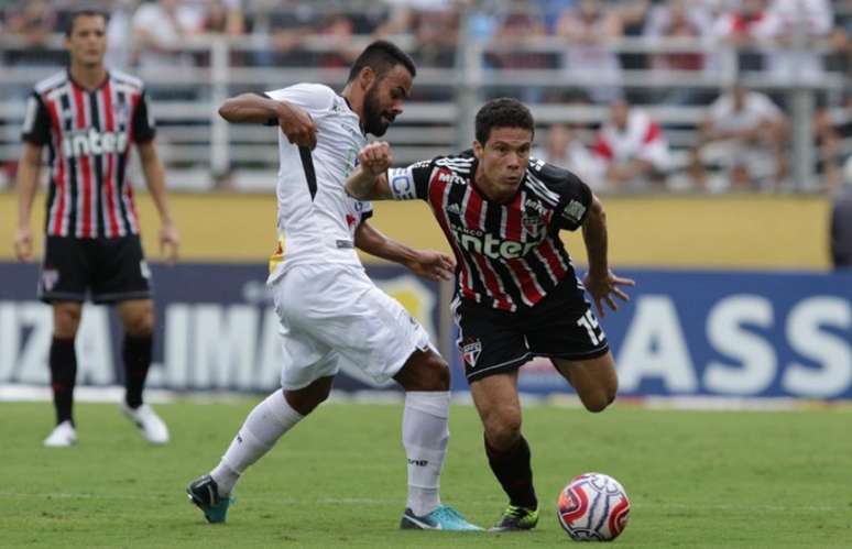 Hernanes foi titular do São Paulo no domingo - FOTO: Rubens Chiri/saopaulofc.net