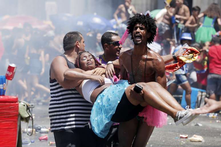 Confusão encerra desfile do bloco do Fervo da Lud e deixa mais de 200 feridos