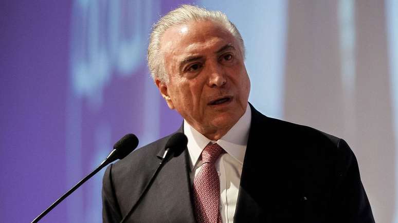 A MP de Bolsonaro regulamenta um ponto da reforma trabalhista feita por Michel Temer (foto) em 2017