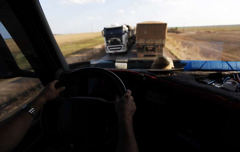 Motorista dirige caminhão na BR-163
28/09/2012
REUTERS/Nacho Doce