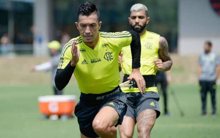 Uribe voltou a treinar, mas ainda é dúvida para o clássico de sábado (Foto: Alexandre Vidal / Flamengo)