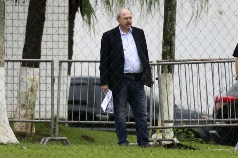 José Carlos Peres garante que está tudo acertado com o lateral-esquerdo Jorge (Foto: Ivan Storti/Santos)