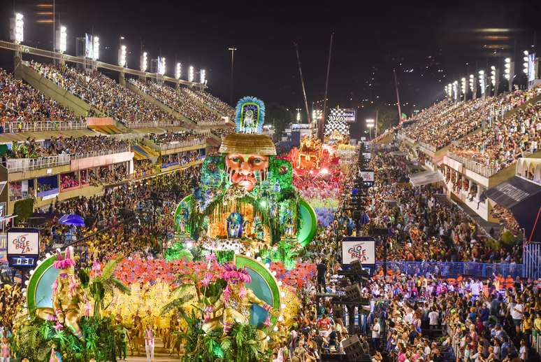 Desfile da escola de samba Mangueira, com o enredo &#034;História para ninar gente grande&#034;, do carnavalesco Leandro Vieira, no segundo dia de desfiles realizados no sambódromo do Rio de Janeiro, no centro da cidade, na terça-feira, 5 de março de 2019