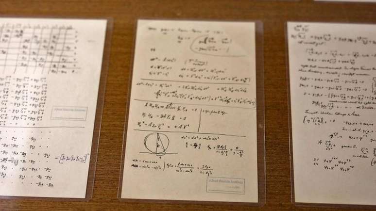 Em uma das anotações, Einstein confesssa que, depois de 50 anos de dedicação, ele ainda não entendia a natureza quântica d luz