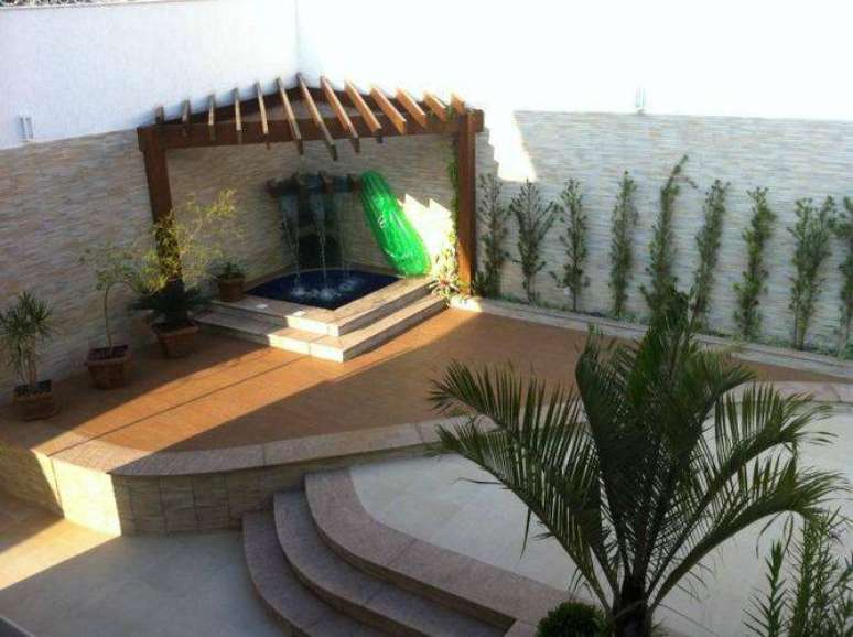 27. Pergolado de madeira para o canto, otimizando o espa&ccedil;o