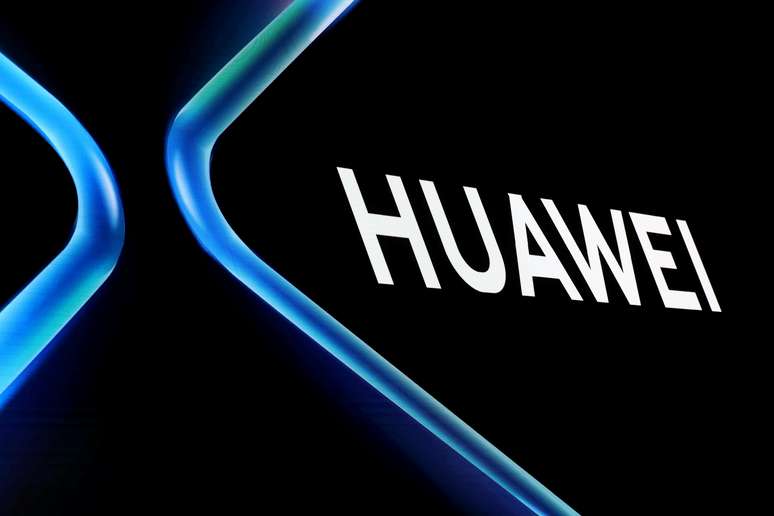 FILE PHOTO: The Huawei logo is displayed ahead of the Mobile World Congress (MWC 19) in Barcelona, Spain, February 24, 2019. REUTERS/Sergio Perez/File Photo - RC1AF7D80330