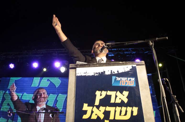 Michael Ben-Ari discursa durante com&iacute;cio
23/12/2010
REUTERS/Baz Ratner