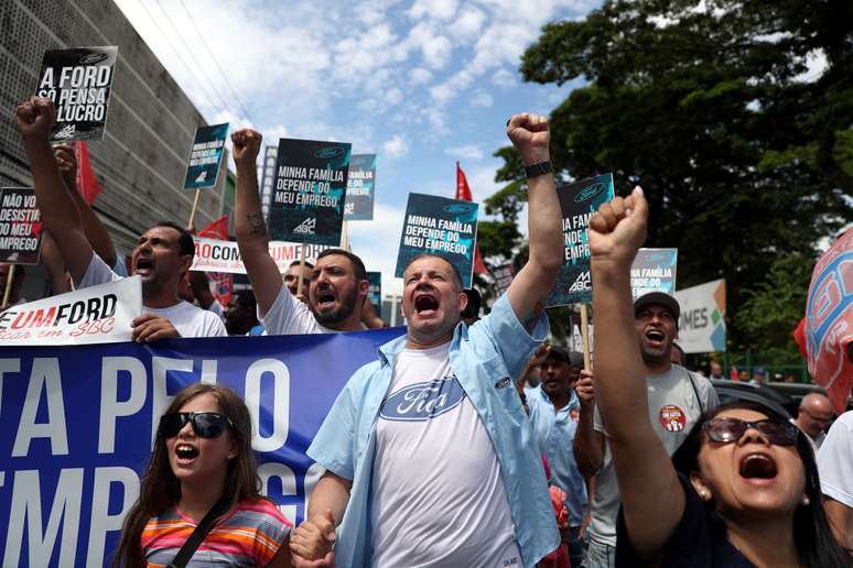 Funcion&aacute;rios da Ford e familiares protestam contra an&uacute;ncio de fechamento da f&aacute;brica em S&atilde;o Bernardo do Campo. 7/03/2019.  REUTERS/Amanda Perobelli.